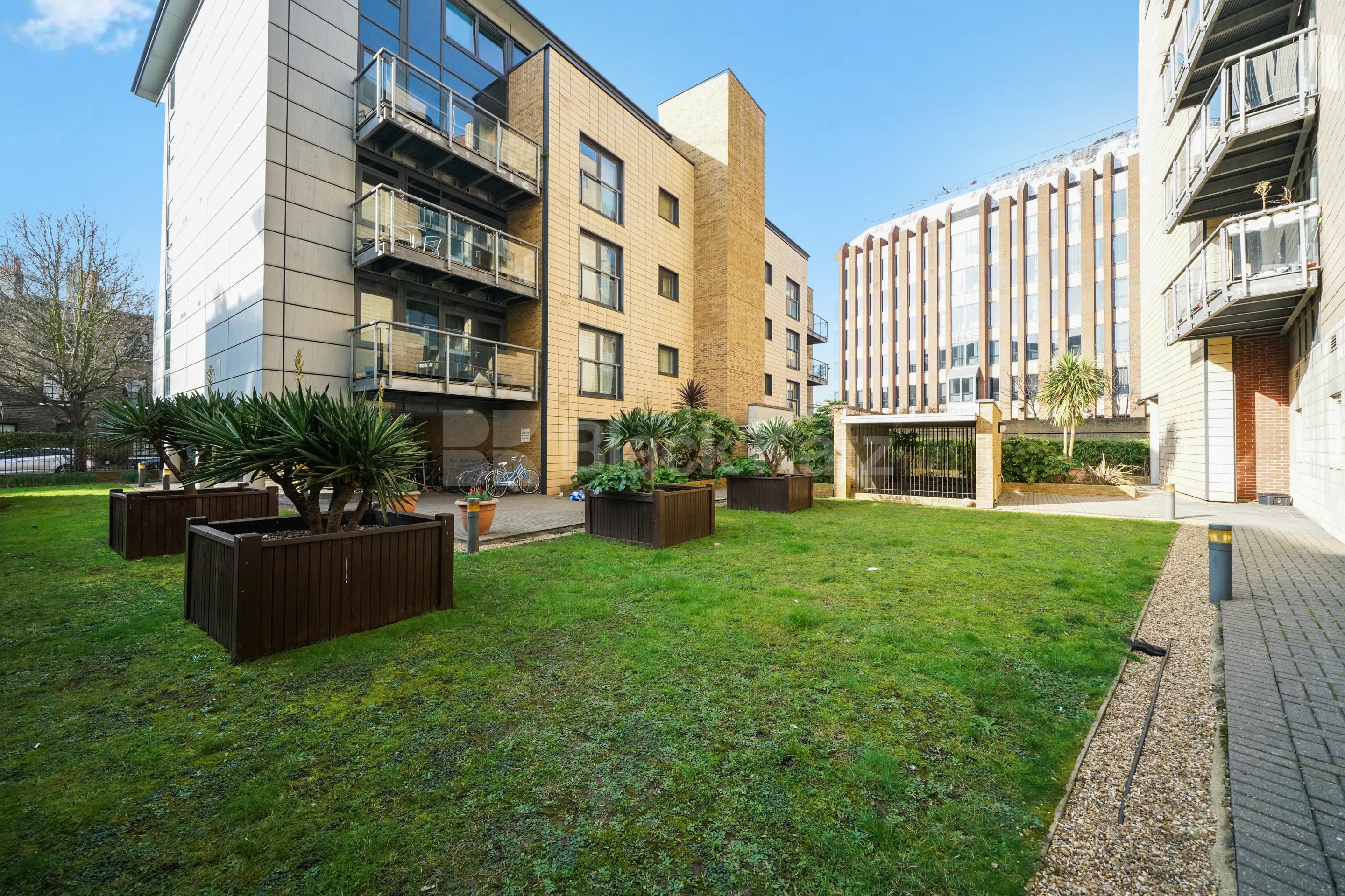 Superbly located penthouse, Inclusive of water rates & Parking Longstone Court Great Dover Steet, London Bridge SE1